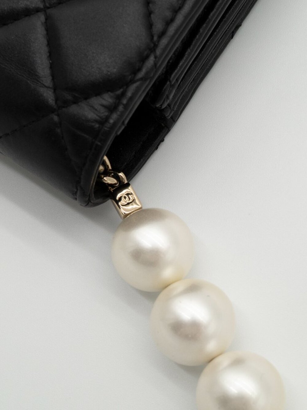 CHANEL Maxi Pearls Clutch with Chain Light Gold Hardware Full Set & COA - Picture 13 of 16